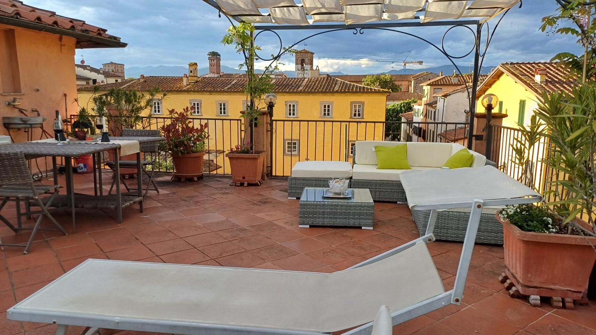 La Terrazza Fra Le Torri Apartment Lucca Exterior photo
